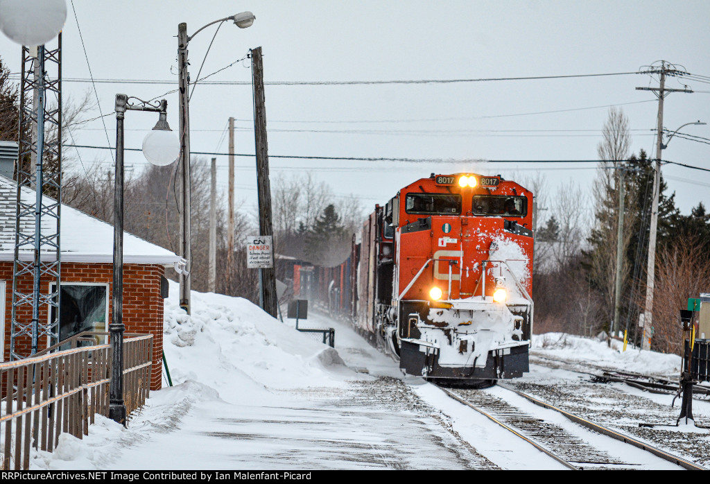 CN 8017 on 402 arriving at Mont-Joli station